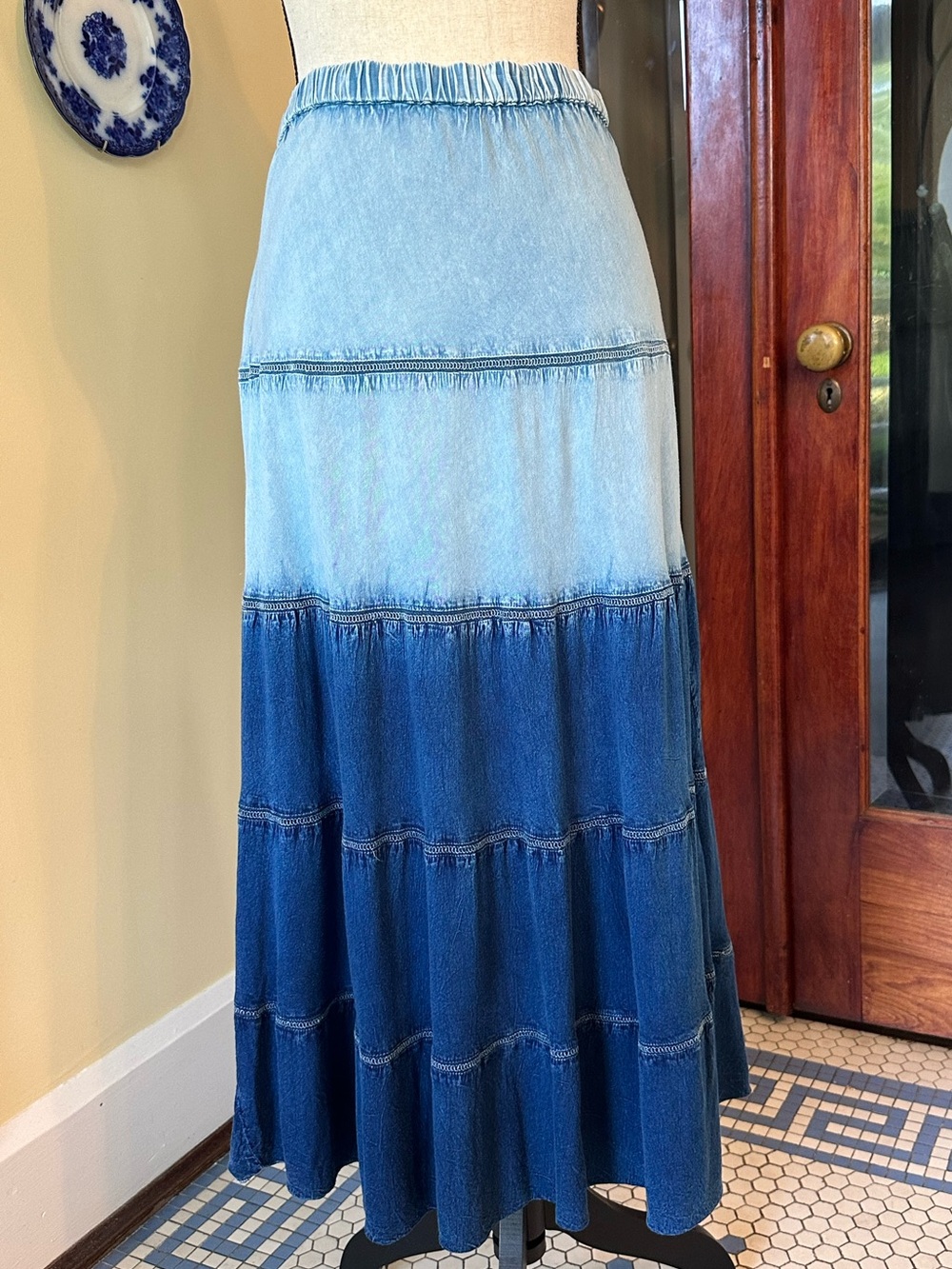 Studio West | VTG Tiered Chambray Ombre Maxi Skirt Blue Wash Boho, Size M
